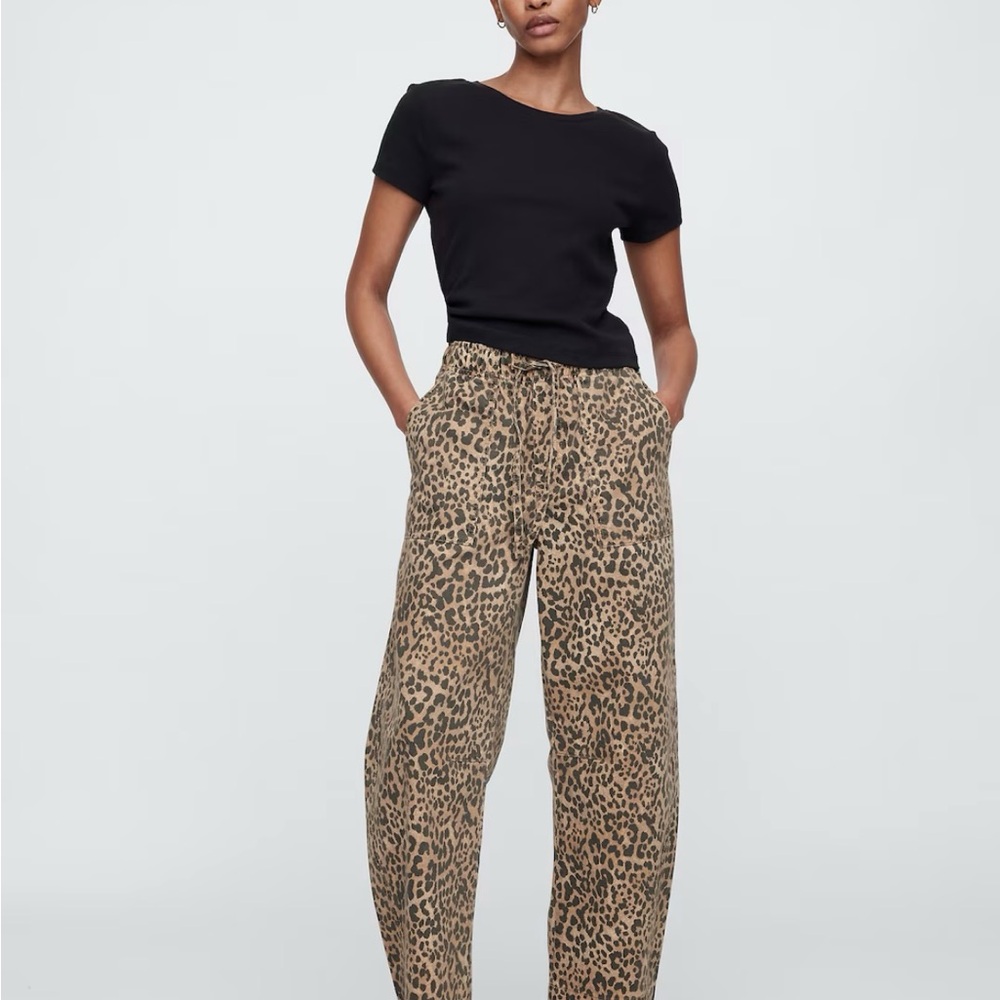 GAP Mid Rise Print Pull-On Barrel Jeans - Large